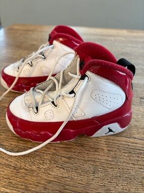 Classic Nike Air Jordan 9 TODDLER size 9C  “Gym Red” High-Top Sneakers